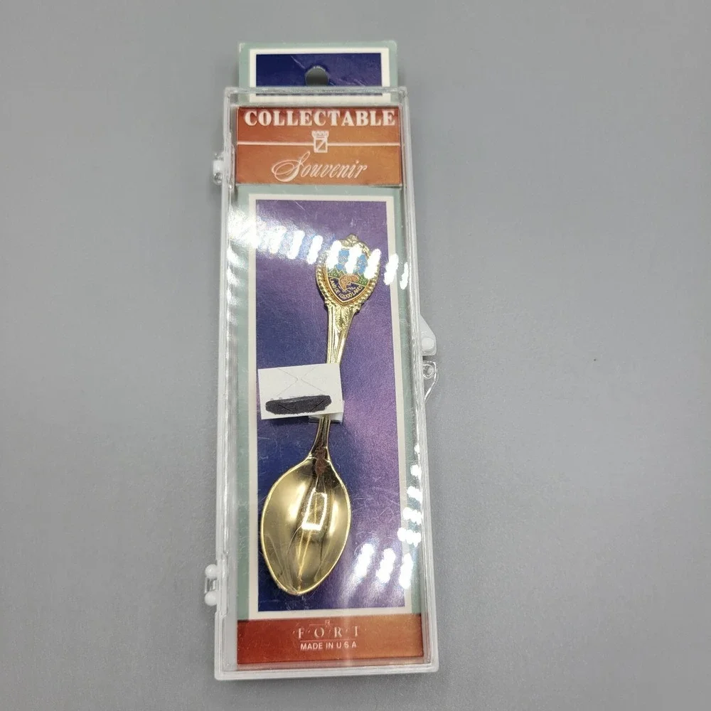 Vintage Collectible Souvenir Spoon Minnesota Land of 10,000 Lakes Gold Tone